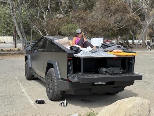 2024 Tesla Cybertruck AWD