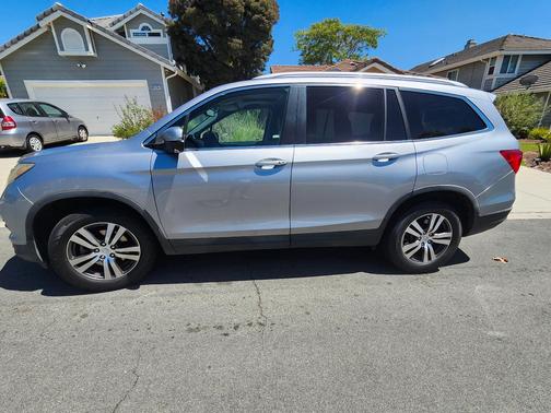 Silver 2017 Honda Pilot EX-L