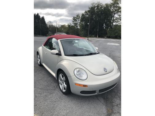 Photo 1 of 11 of 2009 Volkswagen New Beetle L