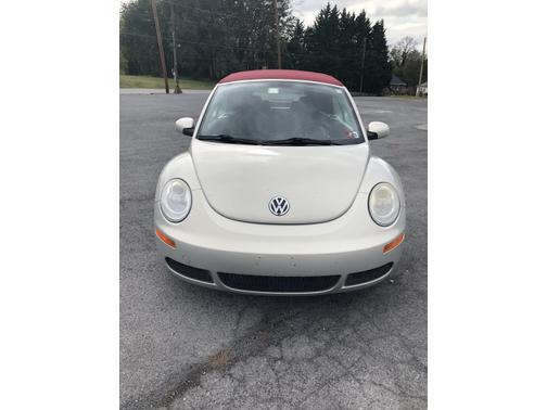 Photo 2 of 11 of 2009 Volkswagen New Beetle L