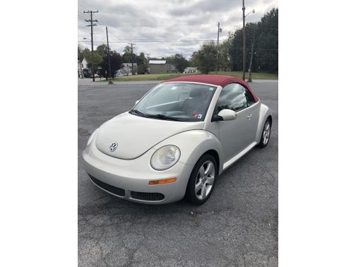 Photo 3 of 11 of 2009 Volkswagen New Beetle L