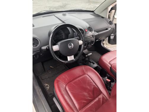Photo 5 of 11 of 2009 Volkswagen New Beetle L