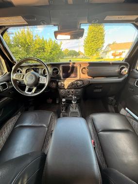 Black 2021 Jeep Gladiator High Altitude