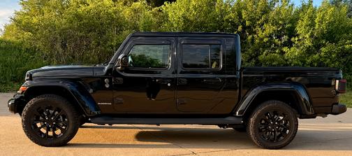 Black 2021 Jeep Gladiator High Altitude