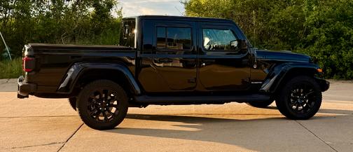 Black 2021 Jeep Gladiator High Altitude