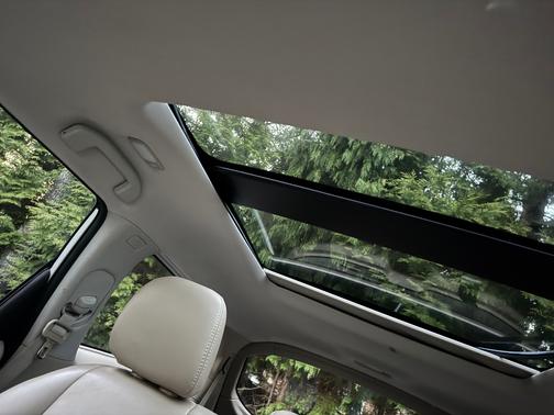 White 2017 Nissan Pathfinder SL