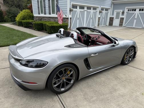 Silver 2022 Porsche 718 Spyder 718 Spyder