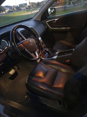 White 2016 Volvo XC60 T6