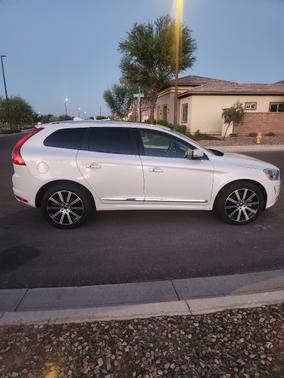 White 2016 Volvo XC60 T6