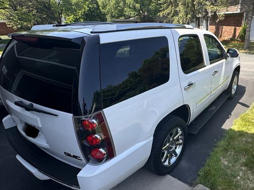 White 2012 GMC Yukon Denali