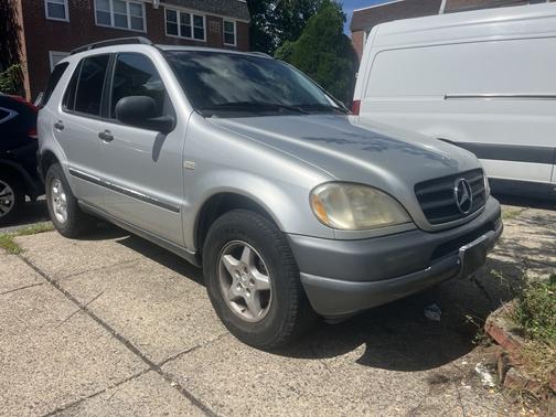 Silver 1999 Mercedes-Benz M-Class ML320