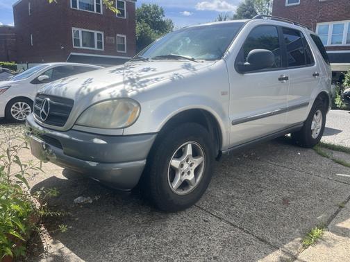 Silver 1999 Mercedes-Benz M-Class ML320