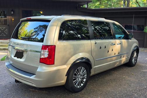 Gold 2014 Chrysler Town & Country Touring-L