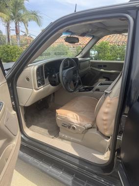 Black 2004 Chevrolet Suburban 1500 LT