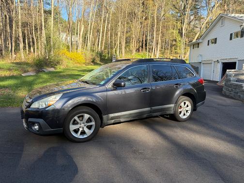 Gray 2013 Subaru Outback 2.5i Premium