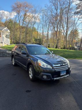 Gray 2013 Subaru Outback 2.5i Premium