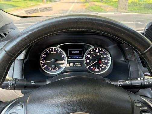 White 2018 INFINITI QX60 Base