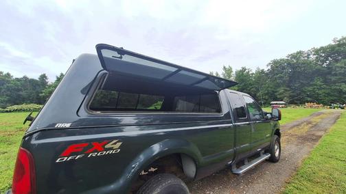 Green 2004 Ford F-350 Lariat SuperCab Super Duty