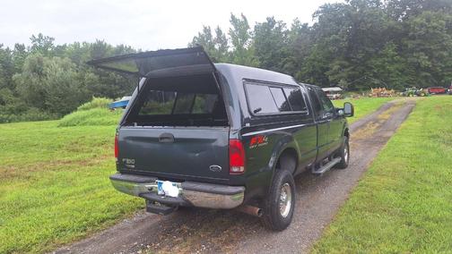 Green 2004 Ford F-350 Lariat SuperCab Super Duty