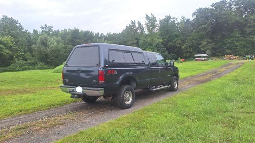 Green 2004 Ford F-350 Lariat SuperCab Super Duty