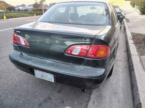 Green 1999 Toyota Corolla LE