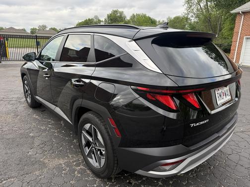 Black 2025 Hyundai TUCSON SEL
