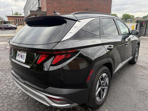 Black 2025 Hyundai TUCSON SEL