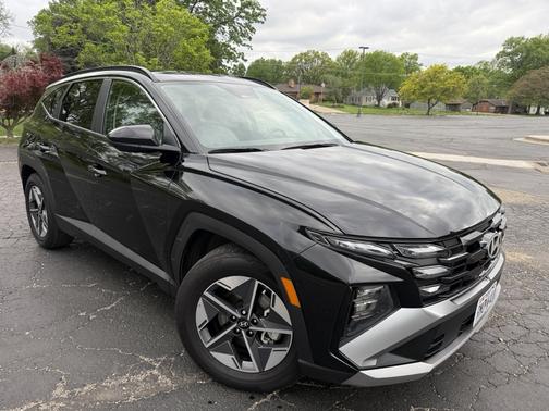Black 2025 Hyundai TUCSON SEL