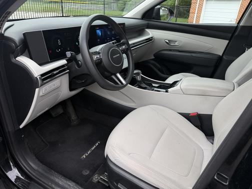 Black 2025 Hyundai TUCSON SEL