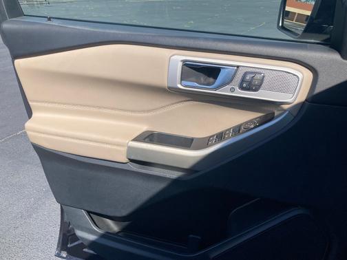 Black 2022 Ford Explorer Limited