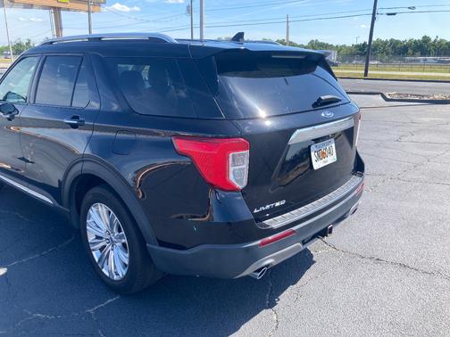 Black 2022 Ford Explorer Limited