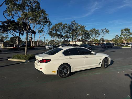 White 2022 BMW 530e Base