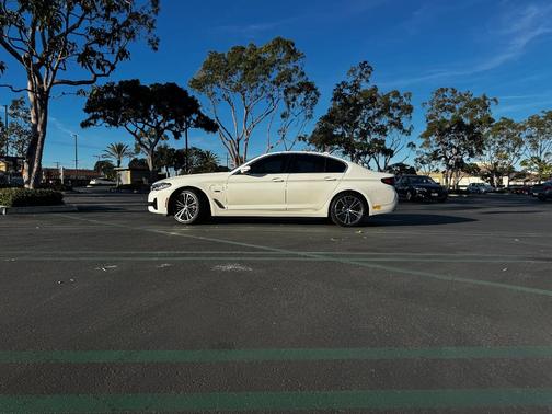 White 2022 BMW 530e Base