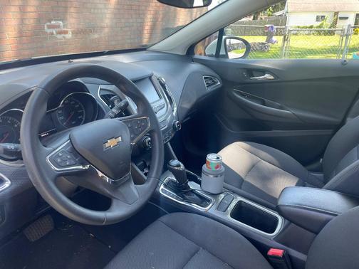 White 2016 Chevrolet Cruze LT