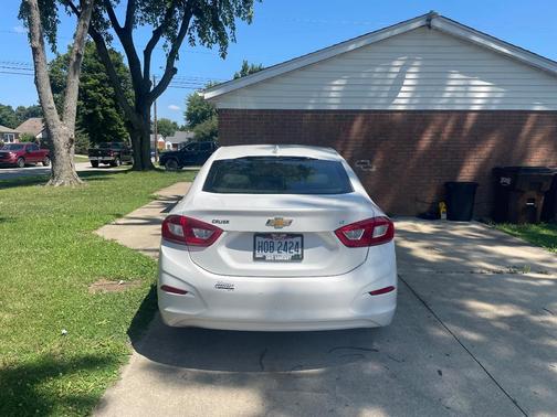 White 2016 Chevrolet Cruze LT