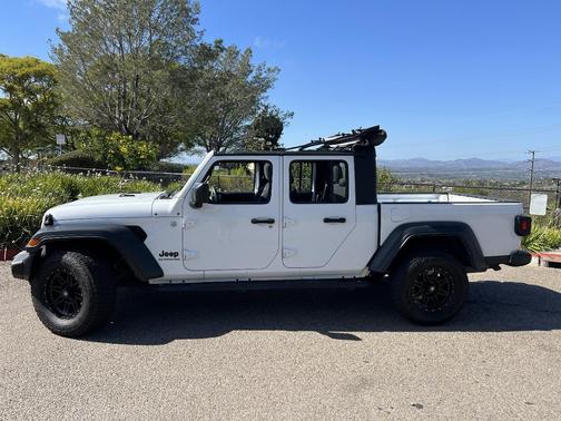 White 2021 Jeep Gladiator Sport