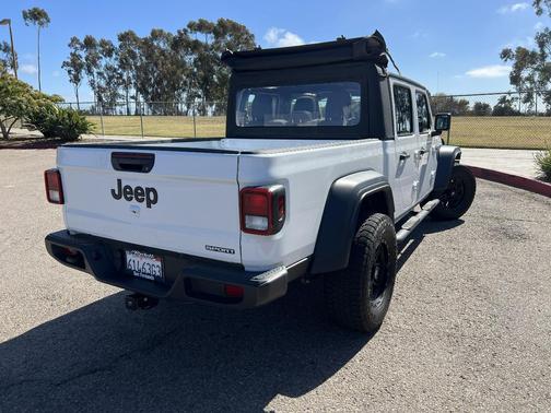 White 2021 Jeep Gladiator Sport