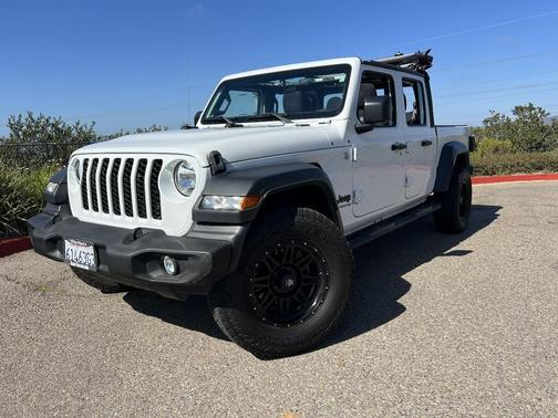 White 2021 Jeep Gladiator Sport
