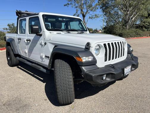 White 2021 Jeep Gladiator Sport