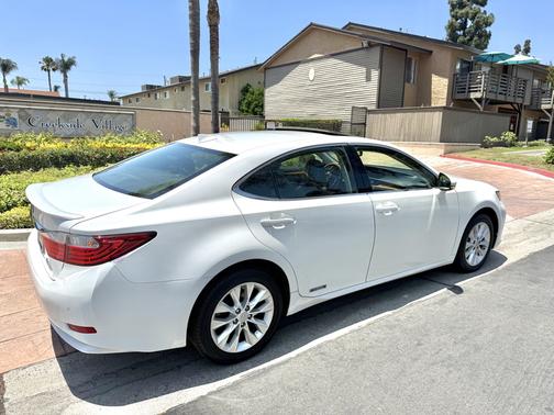 2015 Lexus ES 300h Base
