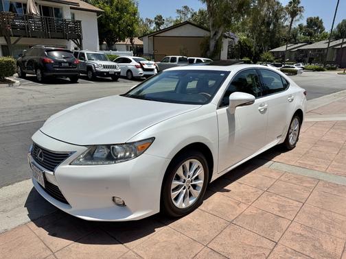2015 Lexus ES 300h Base