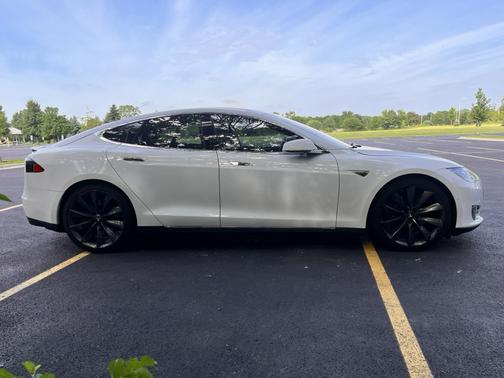 White 2015 Tesla Model S 85D