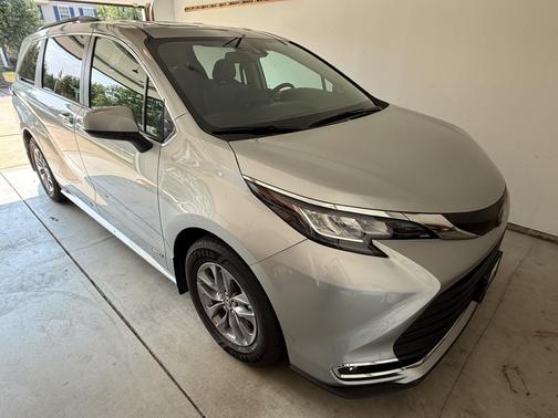 Silver 2021 Toyota Sienna XLE 7 Passenger