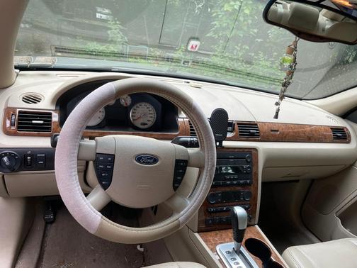 Green 2005 Ford Five Hundred Limited