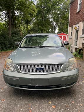 Green 2005 Ford Five Hundred Limited