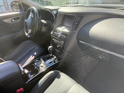 2017 INFINITI QX70 Base