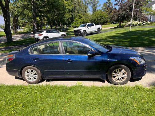 Blue 2010 Nissan Altima 2.5 SL