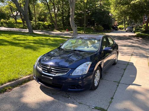 Blue 2010 Nissan Altima 2.5 SL