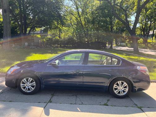 Blue 2010 Nissan Altima 2.5 SL