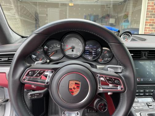 Photo 2 of 5 of 2017 Porsche 911 Carrera 4S